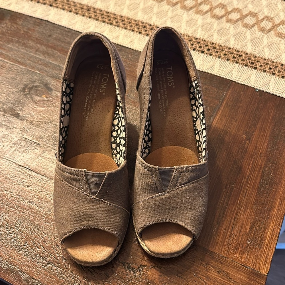 Toms wedges 7.5